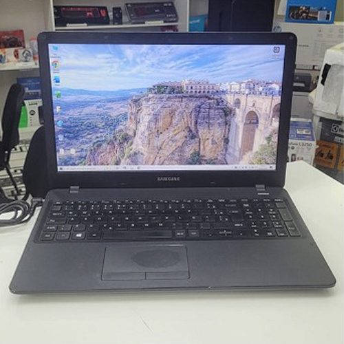 NOTEBOOK 15.6" SAMSUNG, I7 7TH, SSD 120GB, DDR4 8GB, 30MIN (USADO)